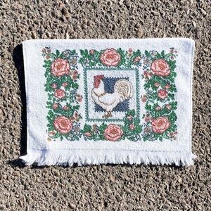 Vtg 1970s Hen Rooster Floral Cannon Fringe Dish Towel (1)